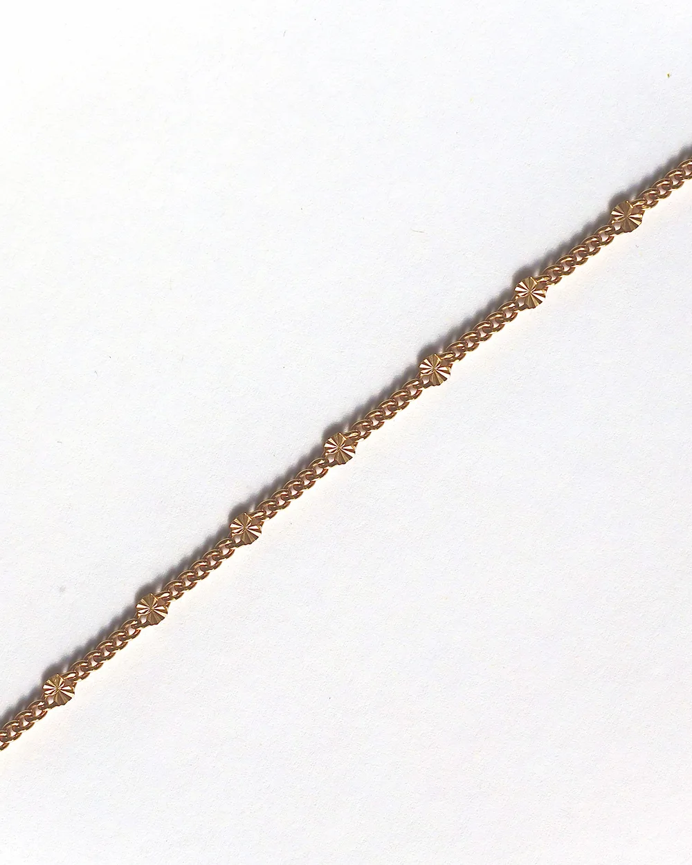 Gold chain bracelet with flower accents